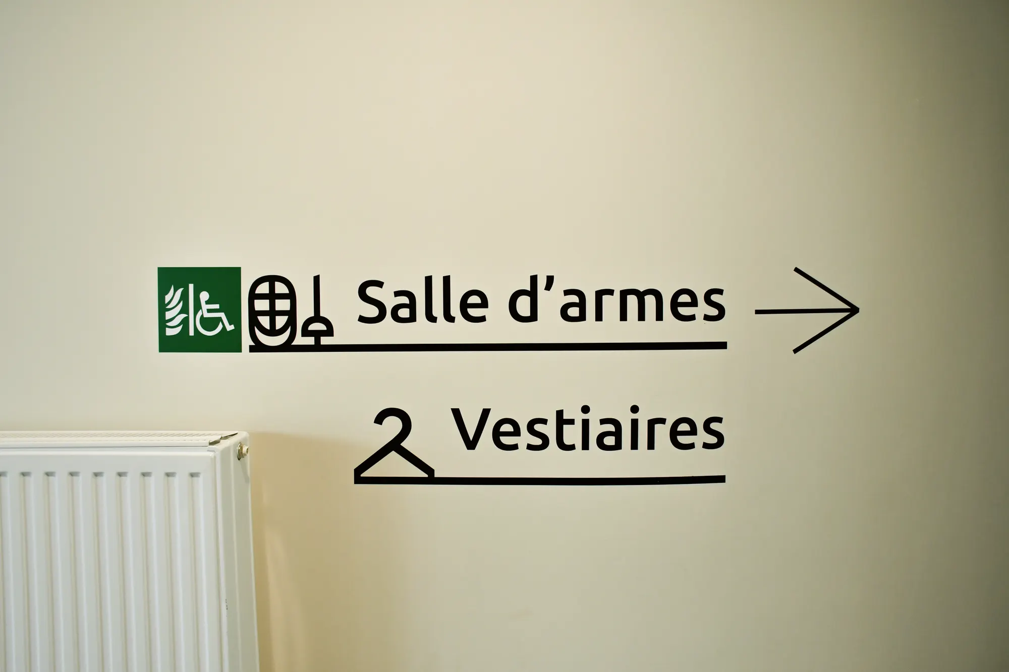 Signalétique murale : salle d’armes et vestiaires